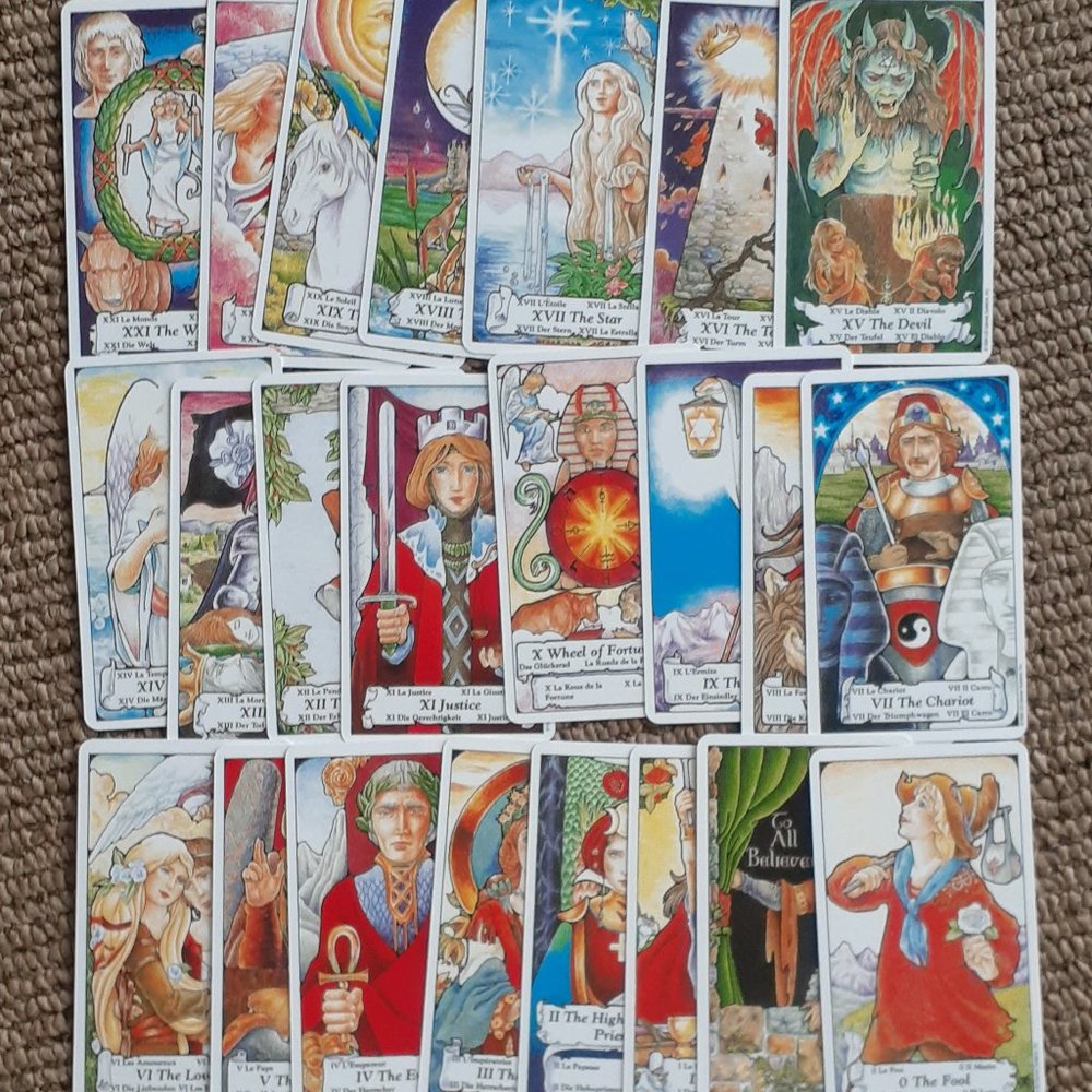 SOLD!!! The Essential Tarot A 78 Card-Deck - Picture 5 of 9